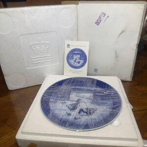 Vtg 1969 Royal Copenhagen ”old farmyard''annual Xmas plate Original Box/brochure
